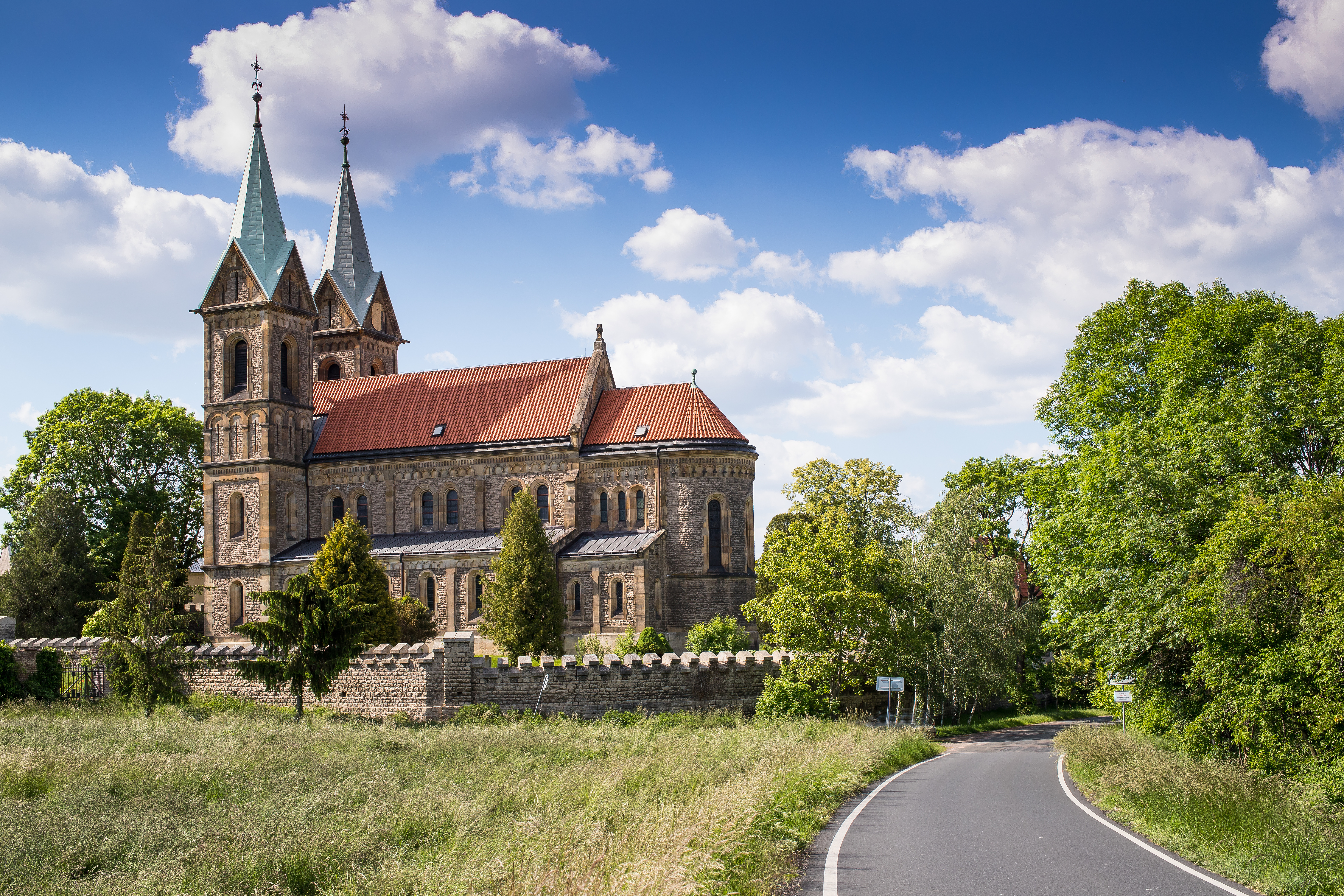 Logo filiální kostel (bývalý farní) Nanebevzetí Panny Marie